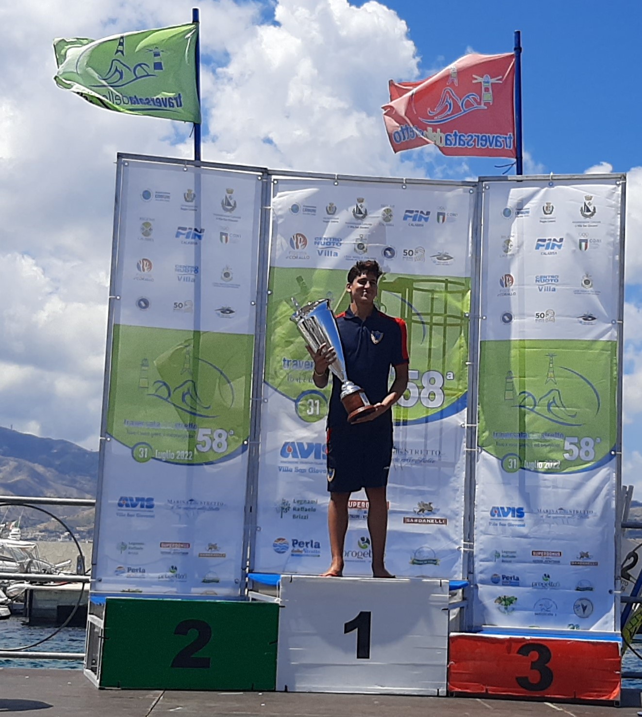 Traversata dello Stretto – Pasquale Sanzullo vince la 58^ edizione